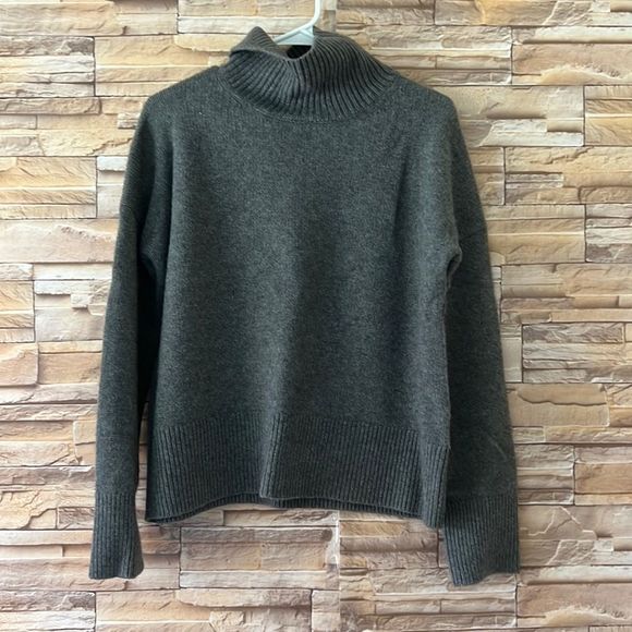 Gentle Herd Sweaters - Women's Gray Pullover Style Wool And Yak-Blend Sweater NWT Small